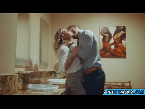 ❤️ Gava ku blondeyek busty we di nav hewşek gelemperî de dixapîne ☑ Super seks li me ku.classicmebel21.ru ️❤